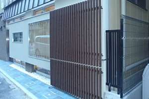 新築施工物件【 木目調アルミルーバー 】